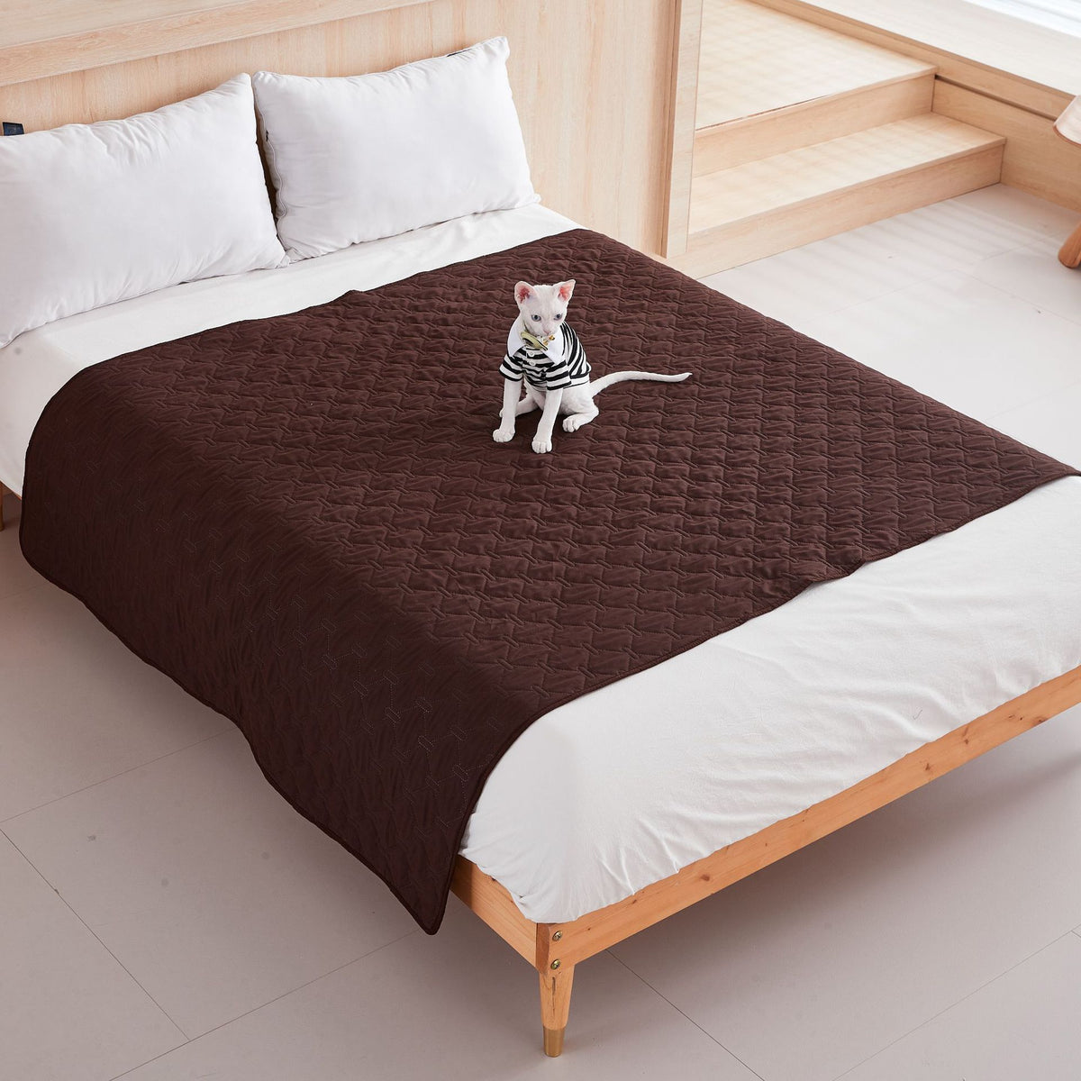 Waterproof non-slip pet sofa protector – Vitado (photo 2)